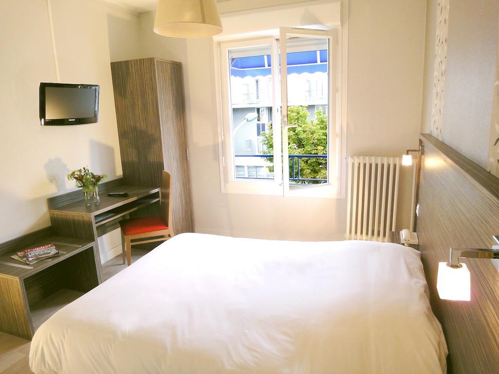 Hotel Les Pecheurs Lorient Room photo