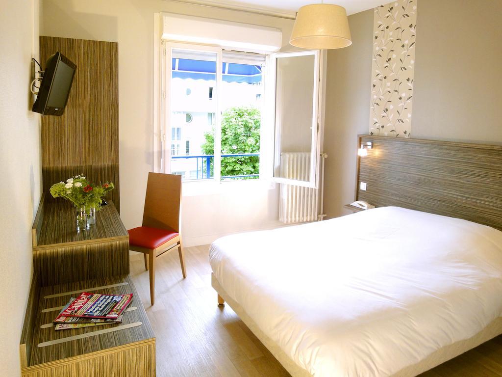 Hotel Les Pecheurs Lorient Room photo